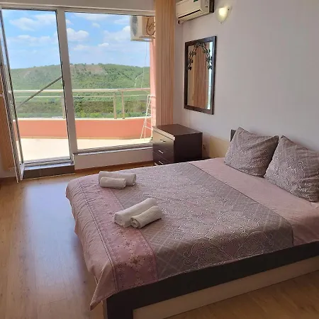 Green, Quiet&beautiful 2! Appartement Kavarna