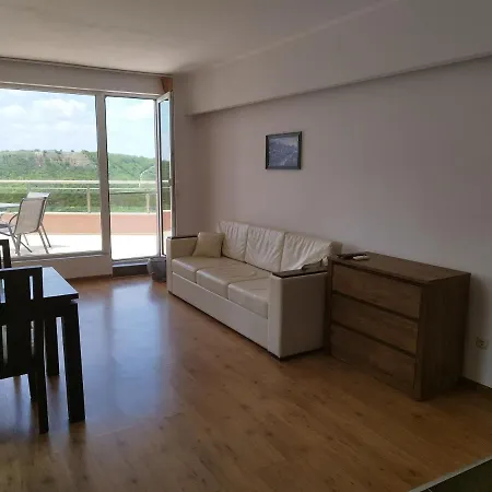 Green, Quiet And Beautiful 2! Apartment