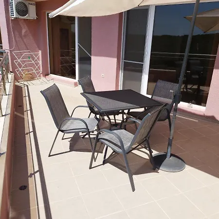 Green, Quiet And Beautiful 2! Apartament *