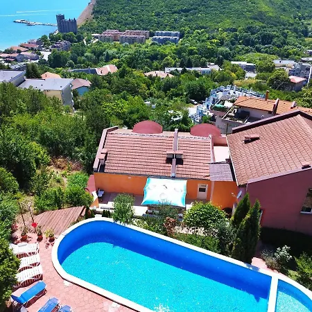 Green, Quiet And Beautiful 2! Apartament *